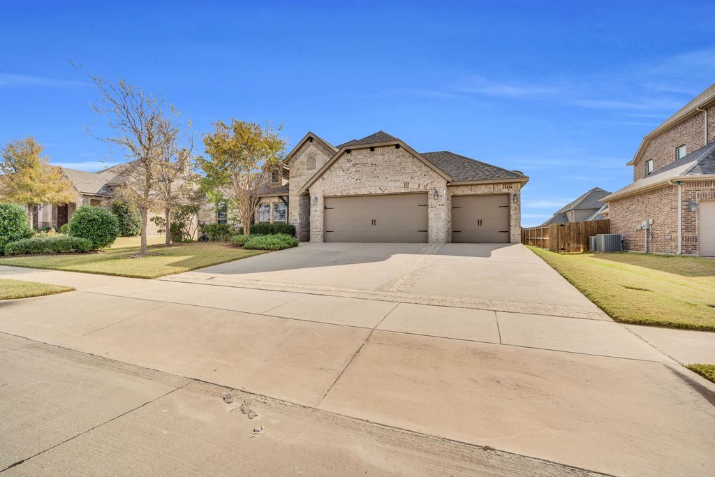 618 Lonesome Dove Drive, Midlothian, TX 76065