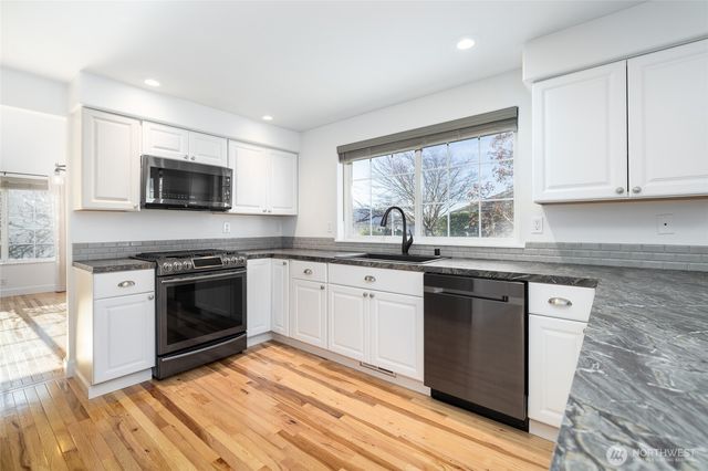 2419 SW Capital Drive, Oak Harbor, WA 98277