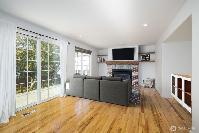 2419 SW Capital Drive, Oak Harbor, WA 98277