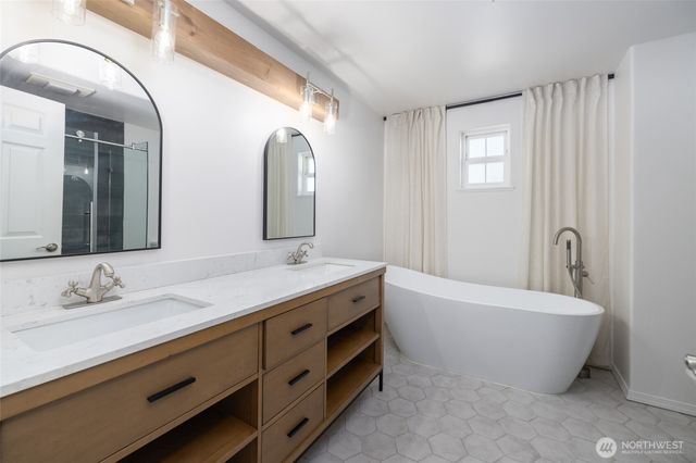 2419 SW Capital Drive, Oak Harbor, WA 98277