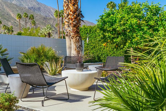 2444 S Calle Palo Fierro, Palm Springs, CA 92264