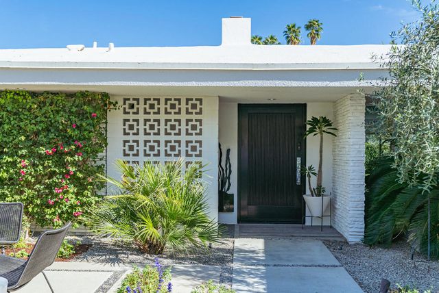 2444 S Calle Palo Fierro, Palm Springs, CA 92264