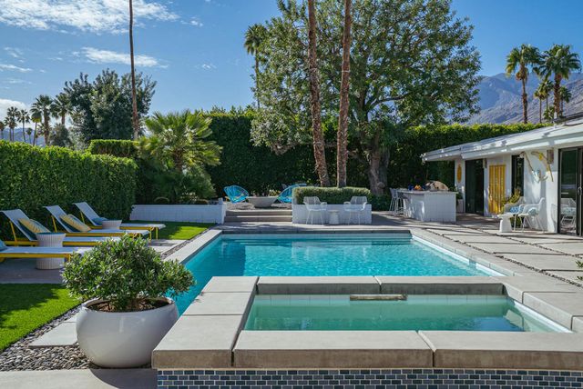 2444 S Calle Palo Fierro, Palm Springs, CA 92264