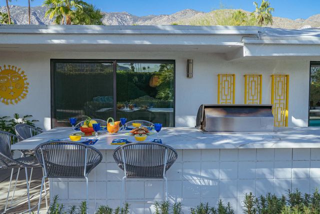 2444 S Calle Palo Fierro, Palm Springs, CA 92264