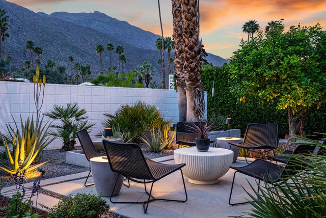 2444 S Calle Palo Fierro, Palm Springs, CA 92264