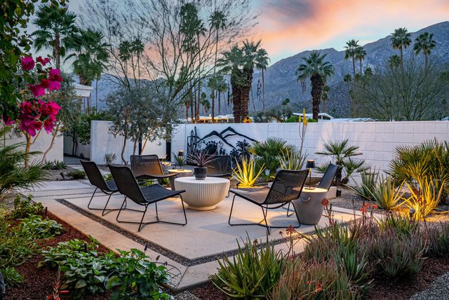 2444 S Calle Palo Fierro, Palm Springs, CA 92264