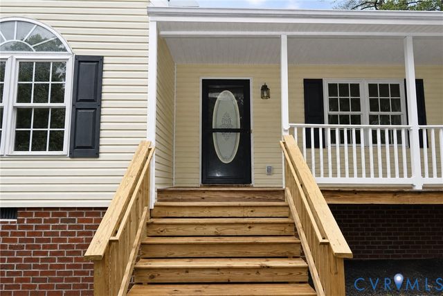 3811 West St, Chester, VA 23831