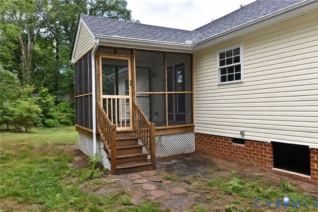 3811 West St, Chester, VA 23831