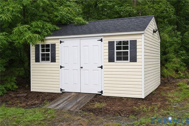 3811 West St, Chester, VA 23831