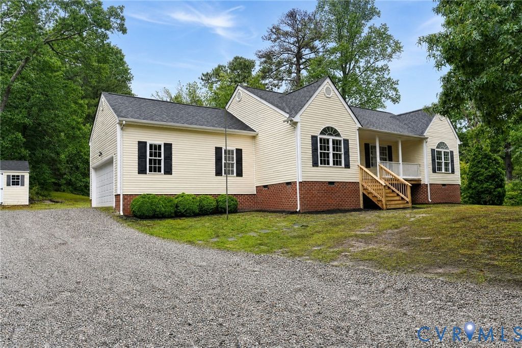 3811 West St, Chester, VA 23831
