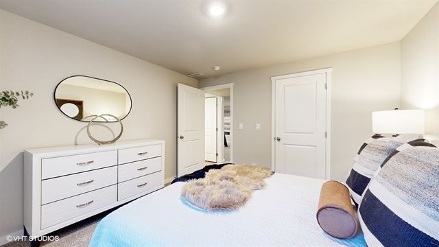 5638 152nd Street, Urbandale, IA 50111