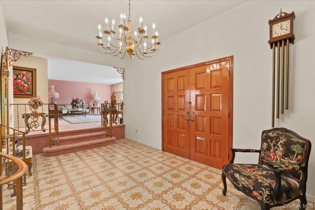 7 Greystone Circle, Bronxville, NY 10708