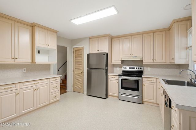525 Goetz Lane, Jackson, NJ 08527