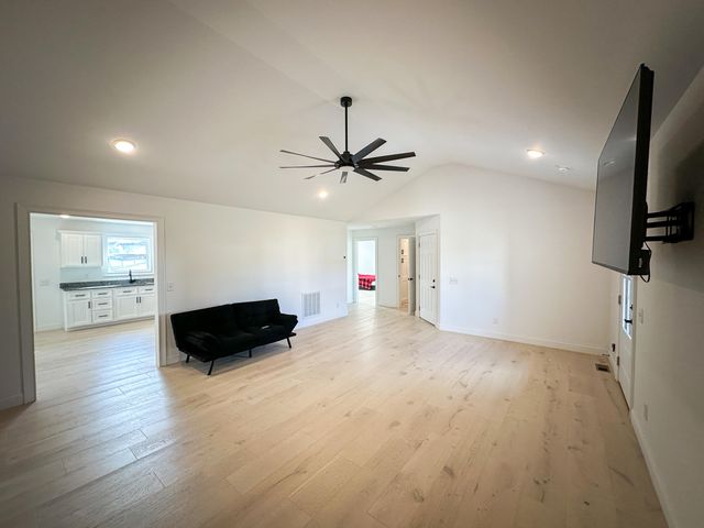 46 Caden Lane, London, KY 40744