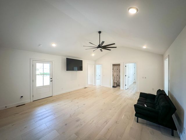 46 Caden Lane, London, KY 40744