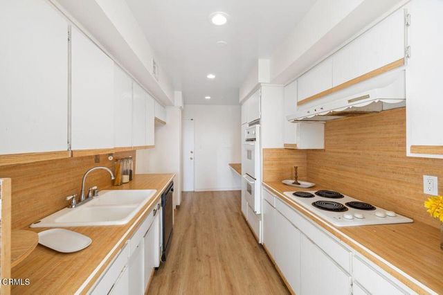 5411 Tyrone Avenue 202, Sherman Oaks, CA 91401