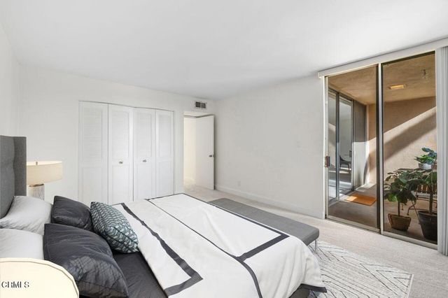 5411 Tyrone Avenue 202, Sherman Oaks, CA 91401