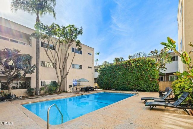 5411 Tyrone Avenue 202, Sherman Oaks, CA 91401
