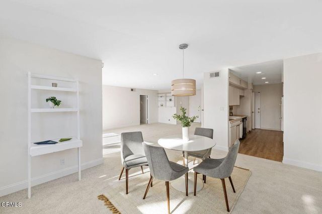 5411 Tyrone Avenue 202, Sherman Oaks, CA 91401