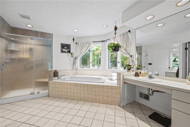 1226 Stafford Crescent, Webster, NY 14580