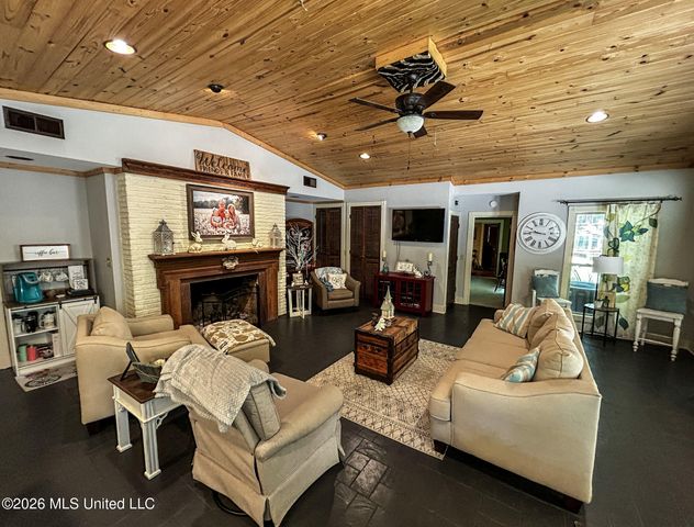 503 E Government Street, Brandon, MS 39042