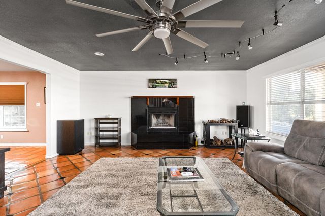 2706 Tradewind DR, Spicewood, TX 78669