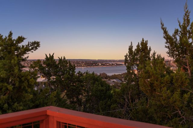 2706 Tradewind DR, Spicewood, TX 78669