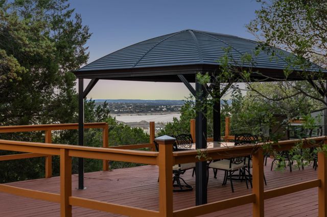 2706 Tradewind DR, Spicewood, TX 78669