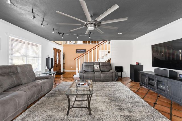 2706 Tradewind DR, Spicewood, TX 78669