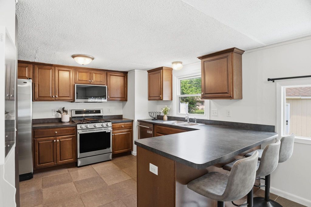 8841 Nicollet Avenue S, Bloomington, MN 55420 — exterior