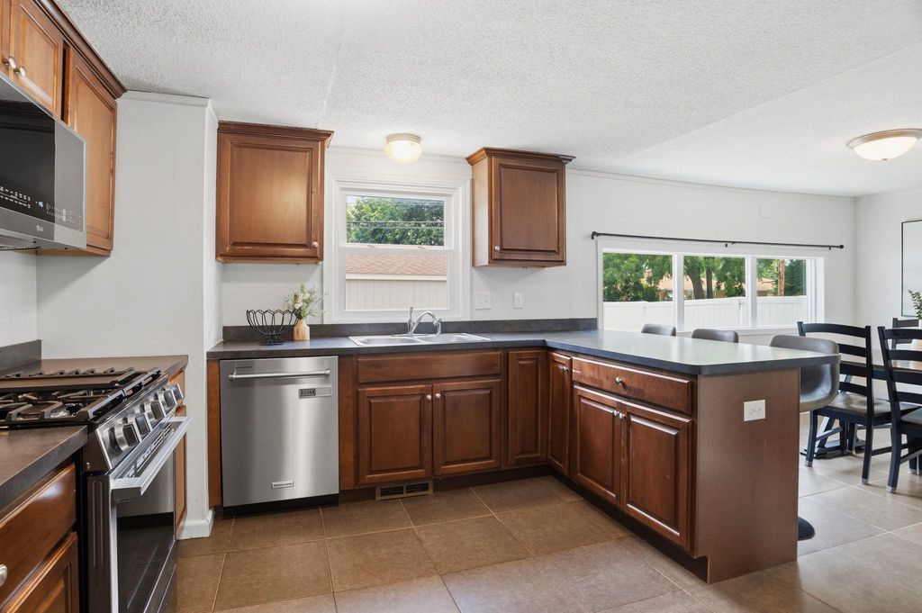 8841 Nicollet Avenue S, Bloomington, MN 55420 — photo 2