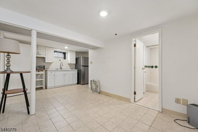 31 Blakely Pl 2, Garfield City, NJ 07026