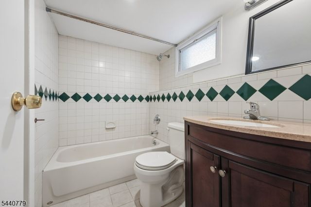31 Blakely Pl 2, Garfield City, NJ 07026