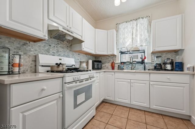 31 Blakely Pl 2, Garfield City, NJ 07026