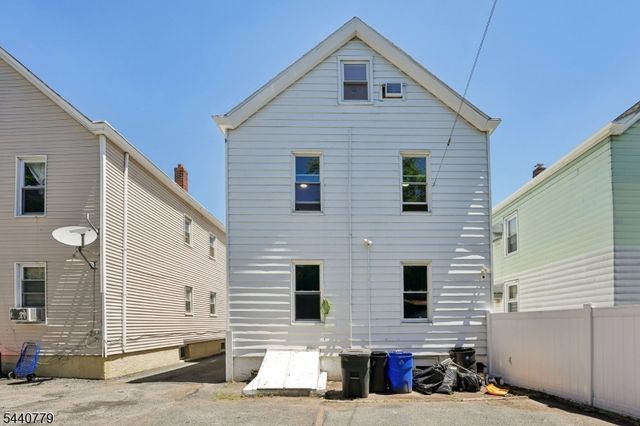31 Blakely Pl 2, Garfield City, NJ 07026