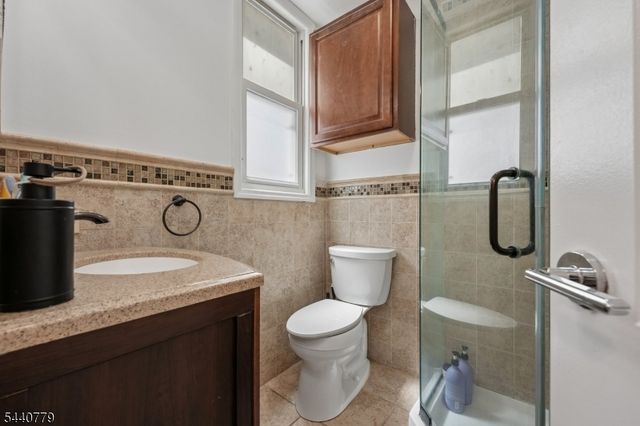 31 Blakely Pl 2, Garfield City, NJ 07026