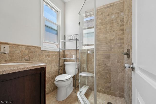 31 Blakely Pl 2, Garfield City, NJ 07026