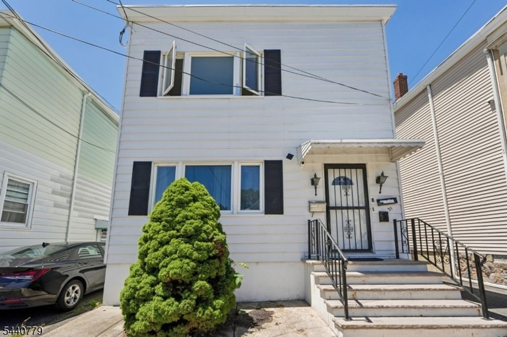31 Blakely Pl 2, Garfield City, NJ 07026