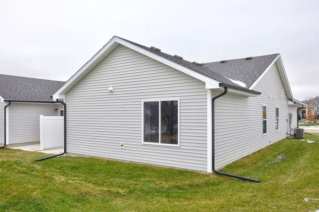 715 Linden Street, Carlisle, IA 50047