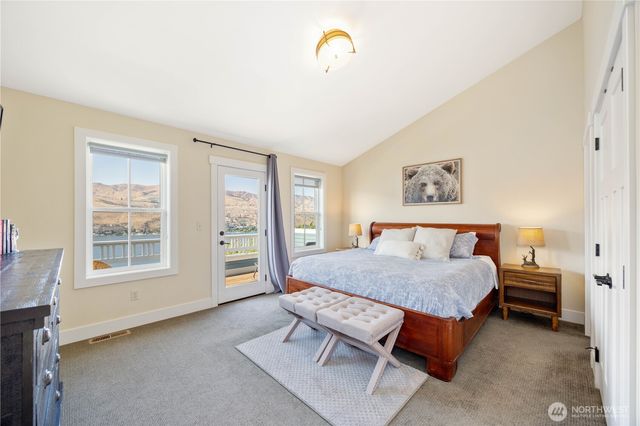 326 Porcupine Lane, Chelan, WA 98816