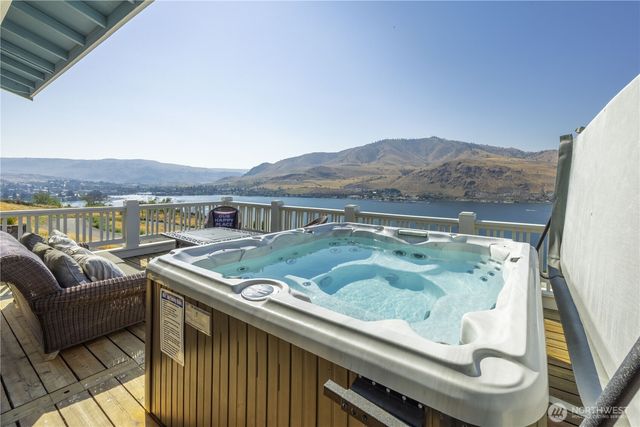 326 Porcupine Lane, Chelan, WA 98816