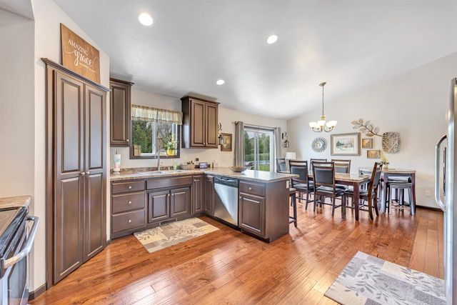 605 PEBBLESTONE CIRCLE, Oneida, WI 54155