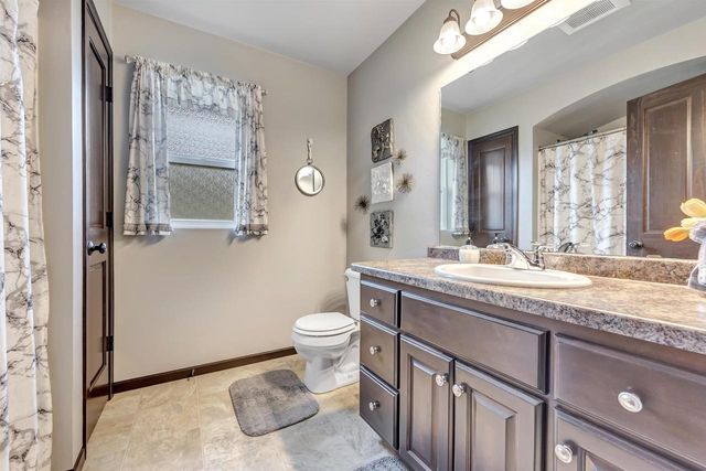 605 PEBBLESTONE CIRCLE, Oneida, WI 54155