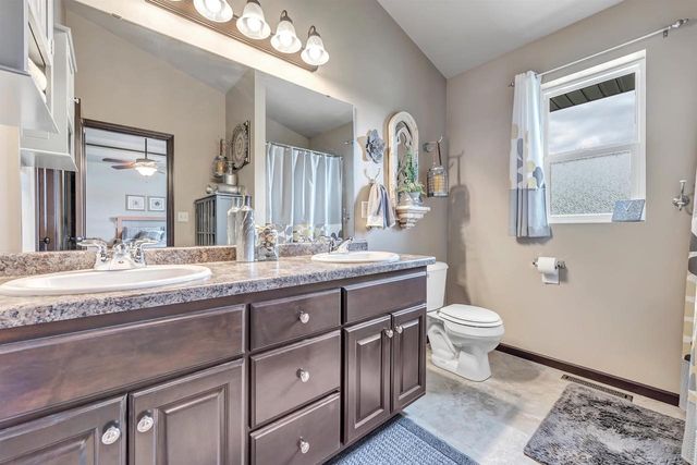 605 PEBBLESTONE CIRCLE, Oneida, WI 54155