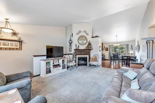 605 PEBBLESTONE CIRCLE, Oneida, WI 54155