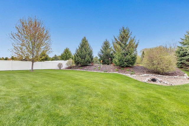 605 PEBBLESTONE CIRCLE, Oneida, WI 54155