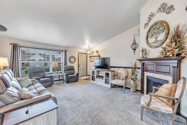 605 PEBBLESTONE CIRCLE, Oneida, WI 54155