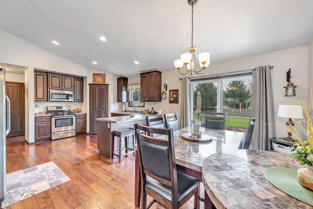 605 PEBBLESTONE CIRCLE, Oneida, WI 54155