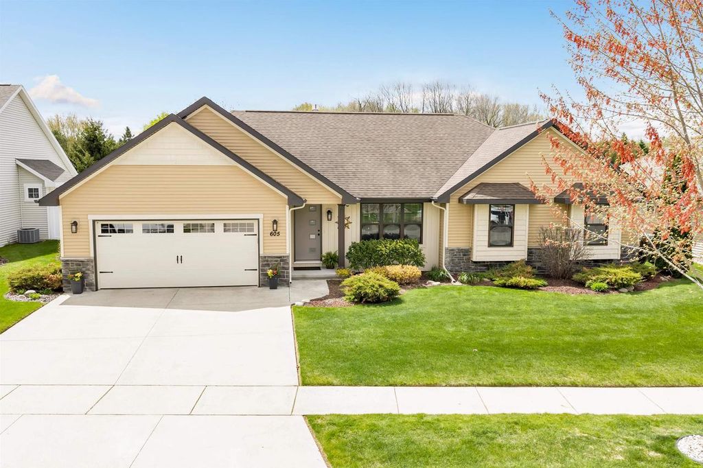 605 PEBBLESTONE CIRCLE, Oneida, WI 54155
