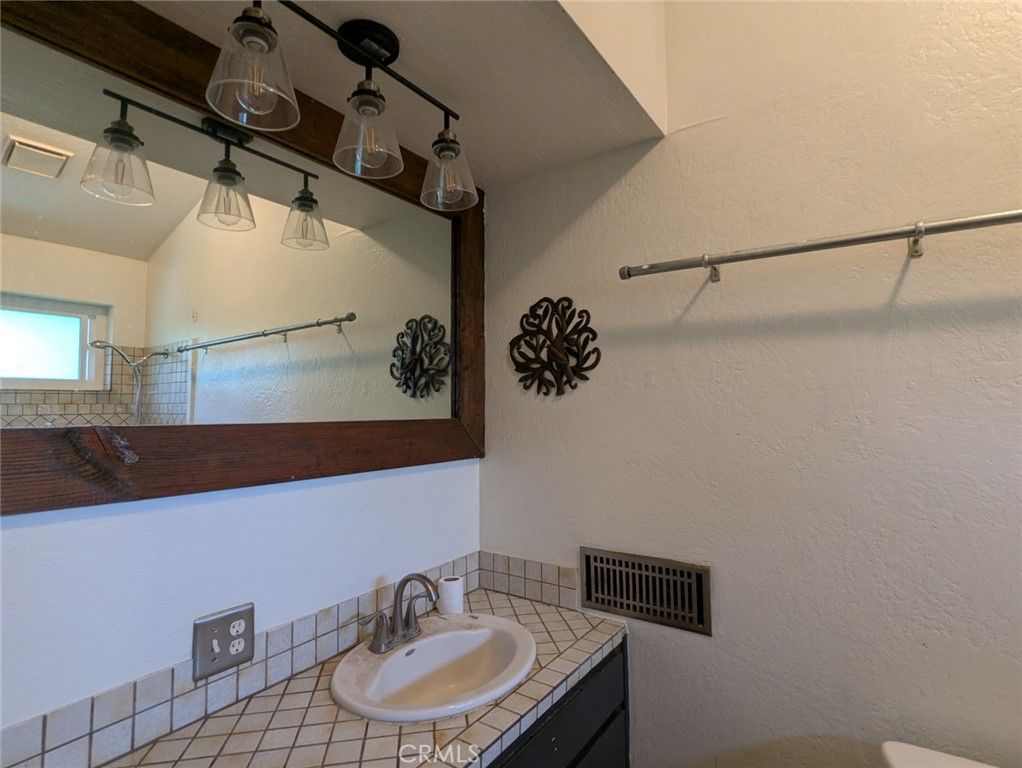 Image 13 of property listing at 2382 Faber, Durham, CA 95938